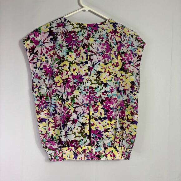 CAbi Colorful Floral Sleeveless Blouse with Peekaboo Back Size Medium JJ0691 - Picture 4 of 9